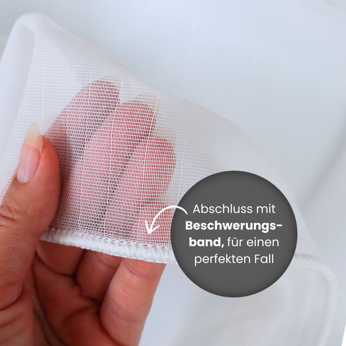 Tagesvorhang FREDDIE Detail – gleichmässiger Fall dank integriertem Beschwerungsband