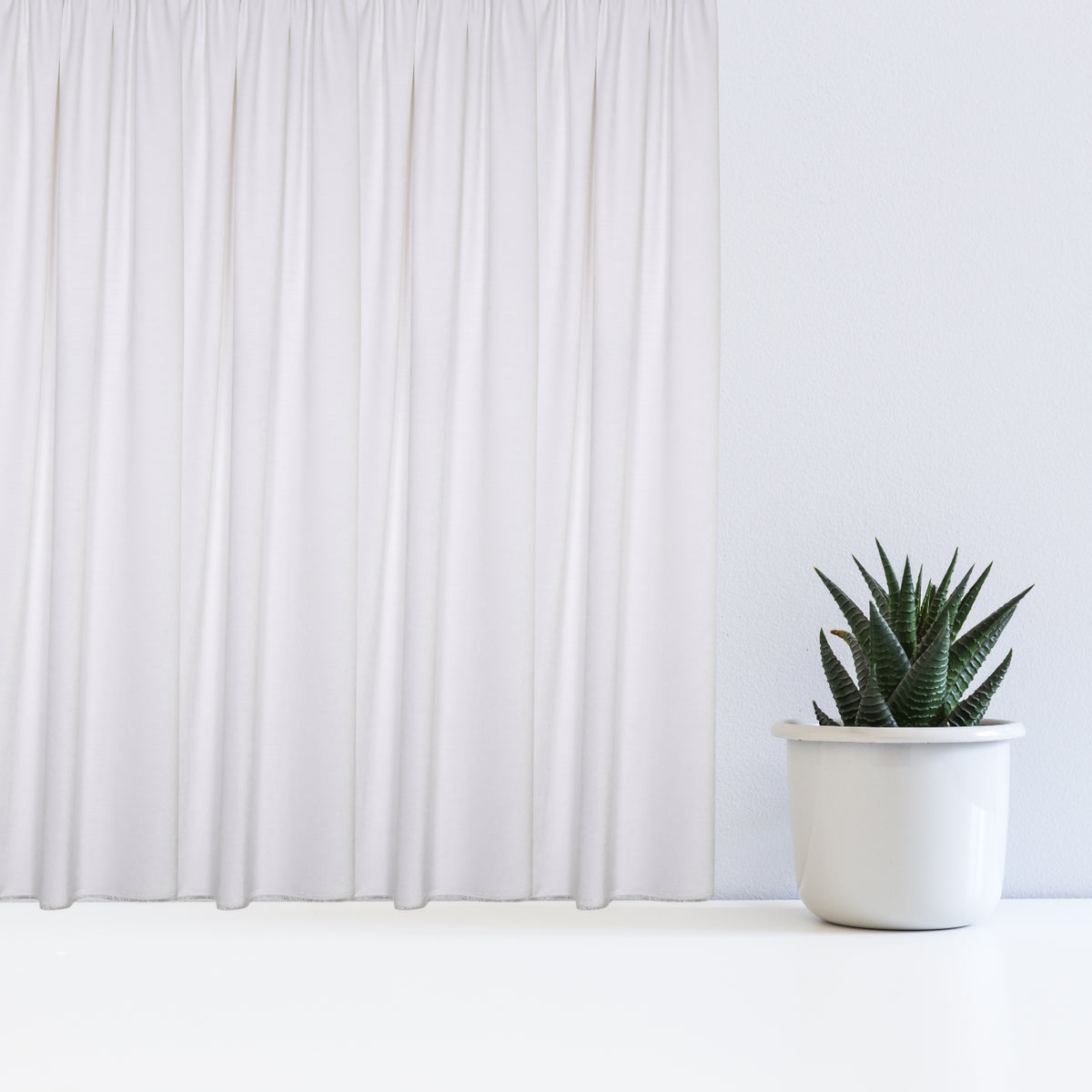 White Yeti night curtain