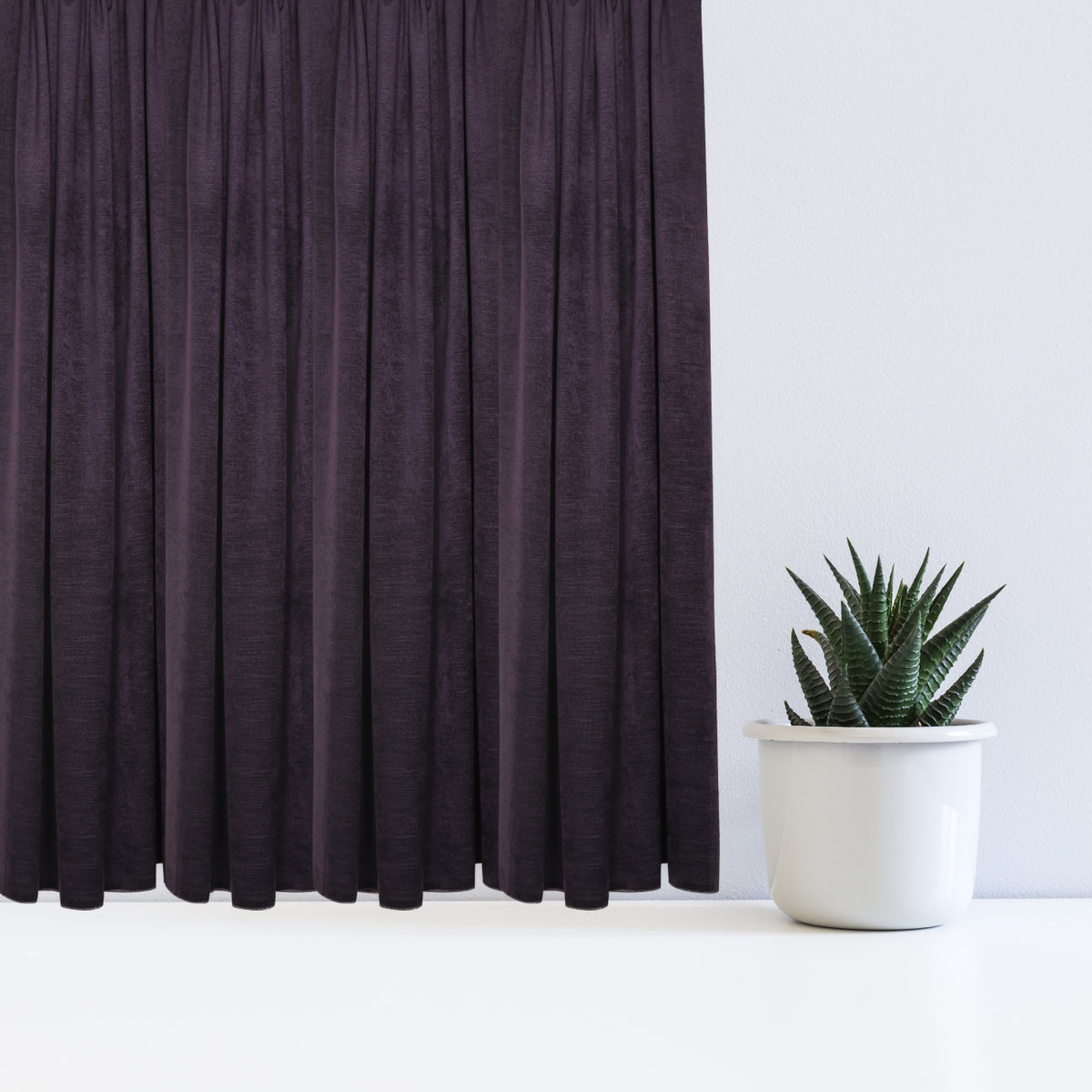 Night curtain aubergine Yeti